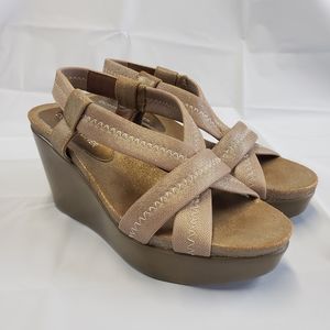 Donald J Pliner Jemm Wedge Sandals Size 6 M Metalic Stretch Natural Gold